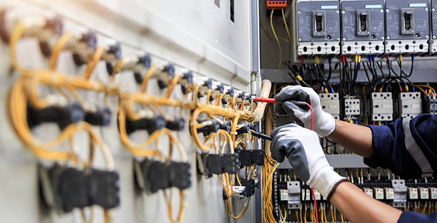 Professional Electrician technician working in Kearney Park, MS